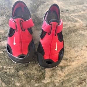 Kid Nike sandals
